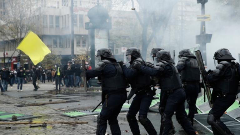 Ποιοι και γιατί θέλουν να μας πείσουν για την αναγκαιότητα της βίας