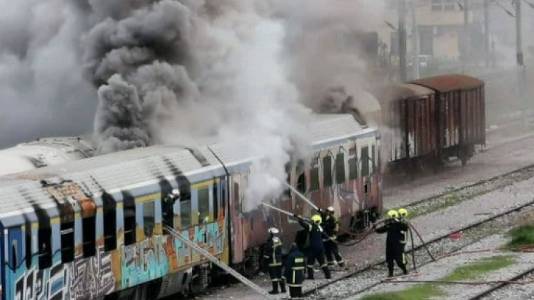 Ξέσπασε φωτιά σε βαγόνι τρένου του ΟΣΕ στη Θεσσαλονίκη (ΒΙΝΤΕΟ-ΦΩΤΟ)