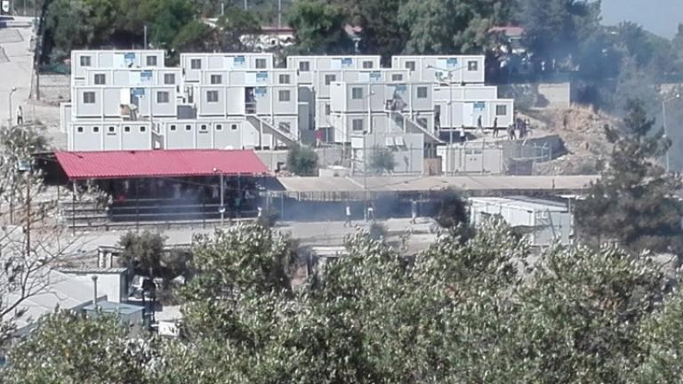 Λέσβος-Μόρια: Περίπου 200 μετανάστες απέκλεισαν δρόμο ζητώντας καλύτερες συνθήκες