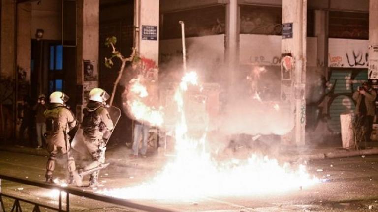 Επέτειος Γρηγορόπουλου: Προσαγωγές και συλλήψεις μετά τα επεισόδια στα Εξάρχεια (ΒΙΝΤΕΟ)