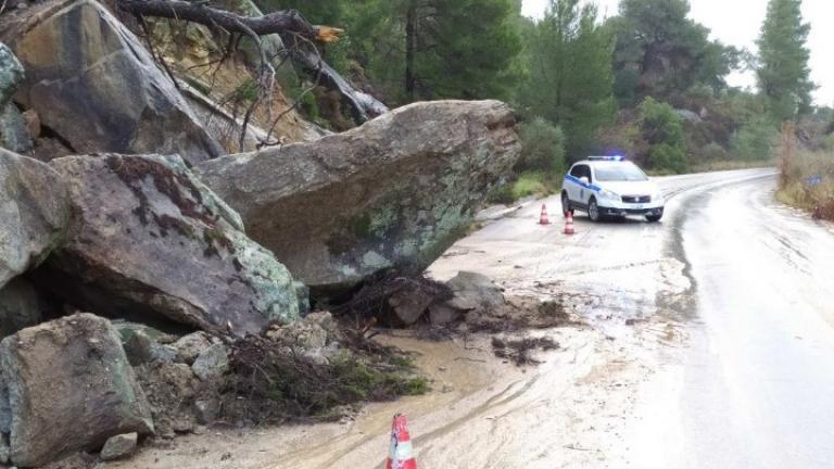 Μακεδονία: Πού είναι κλειστοί οι δρόμοι λόγω κακοκαιρίας και πού χρειάζονται αλυσίδες