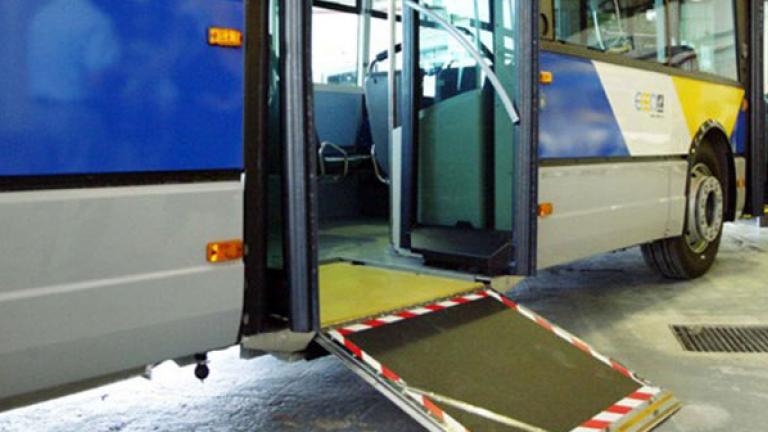 Βελτιώνεται η προσβασιμότητα των ΑμεΑ σε στάσεις λεωφορείων και τρόλεϊ