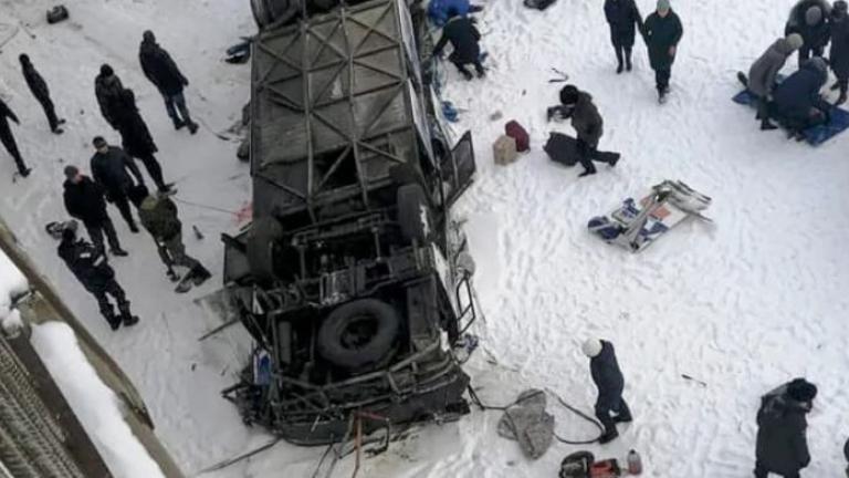 Ρωσία: 19 νεκροί από την πτώση λεωφορείου σε ποταμό