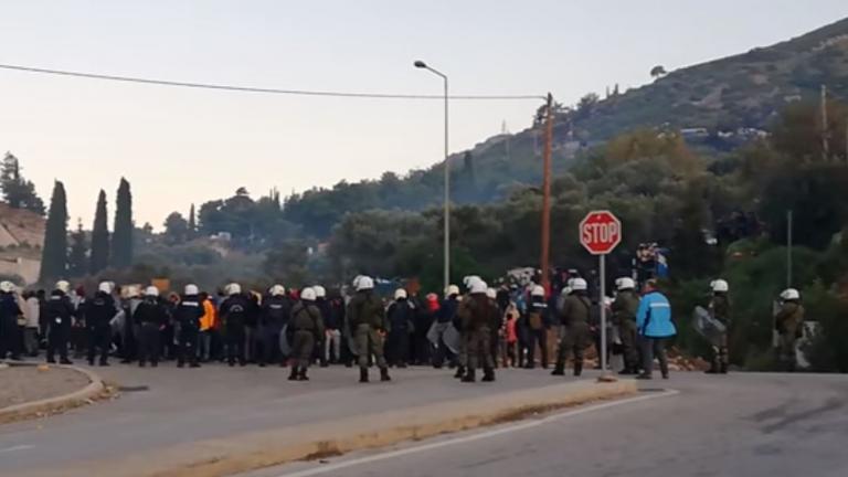 Επεισόδια στο hot spot στο Βαθύ Σάμου - Εκκενώθηκαν σχολεία