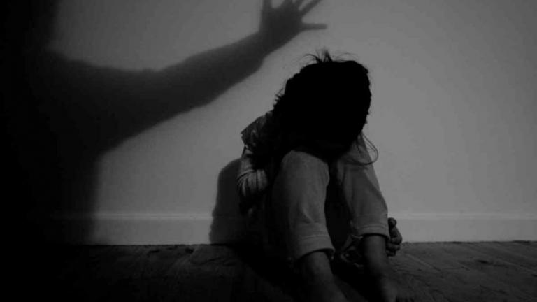 Ηράκλειο: Σοκ από καταγγελία μητέρας ότι ο πρώην σύζυγος κακοποίησε σεξουαλικά τα ανήλικα παιδιά