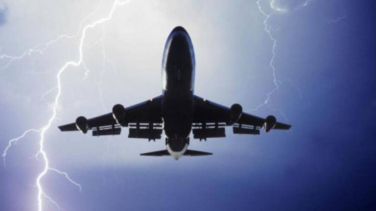 Πανικός στη πτήση Βρυξέλλες - Αθήνα λόγω της κακοκαιρίας (ΒΙΝΤΕΟ)