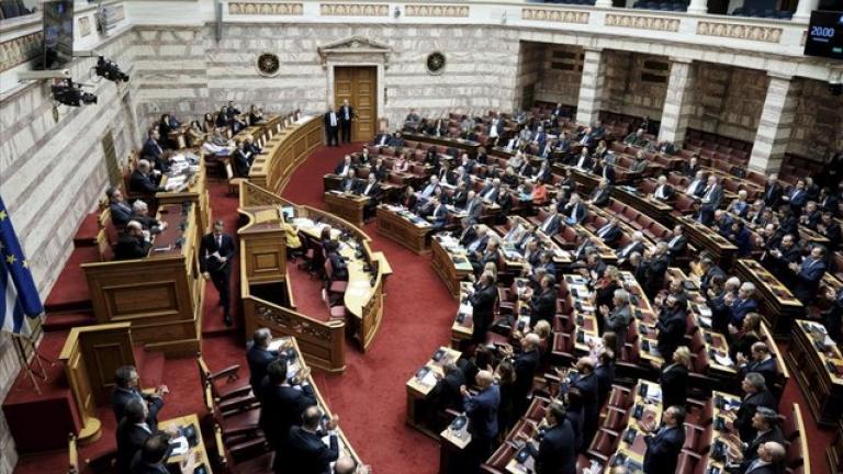 Bουλή: Υπερψηφίστηκε από 288 βουλευτές το νομοσχέδιο για την ψήφο των αποδήμων