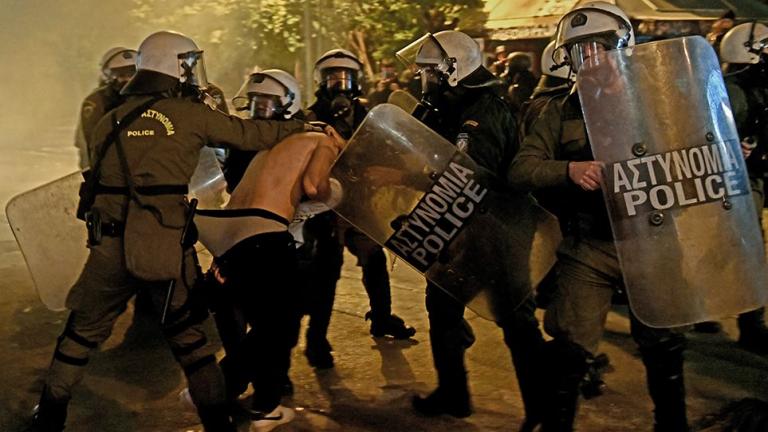 Στον Συνήγορο του Πολίτη παραπέμπει η ΕΛ.ΑΣ. υλικό και αναφορές για αστυνομική βία στις εκδηλώσεις για τον Γρηγορόπουλο