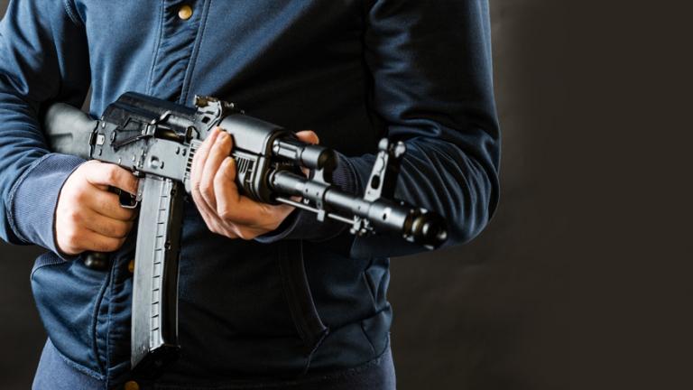 Ληστεία με καλάσνικοφ σε κατάστημα απέναντι στη σχολη αξιωματικών της αστυνομίας στην Αμυγδαλέζα