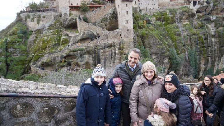 Μητσοτάκης: Να στηριχθούν οι πιο αδύναμοι συμπολίτες μας τις άγιες μέρες (ΦΩΤΟ)