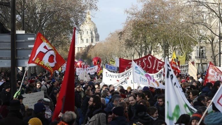 Η γαλλική Αριστερά αναζητεί σωσίβιο στις διαδηλώσεις για τις συντάξεις