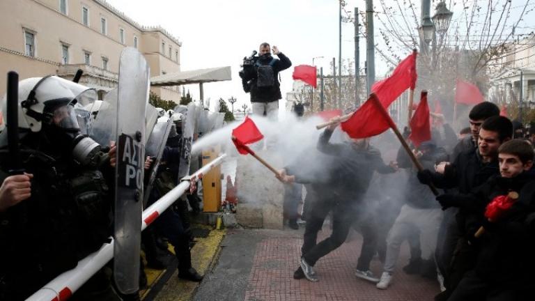 Ολοκληρώθηκε η συγκέντρωση διαμαρτυρίας των εκπαιδευτικών έξω από τη Βουλή