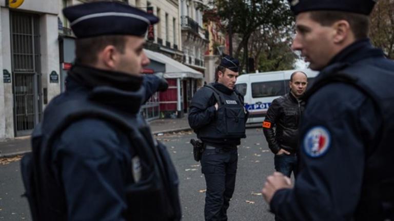 Γαλλία: Ένας άνδρας επιχείρησε να μαχαιρώσει "πολλούς ανθρώπους" κοντά στο Παρίσι