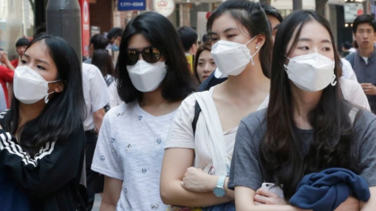 Πόσο μας προστατεύει η χειρουργική μάσκα από τη γρίπη και τους ιούς;