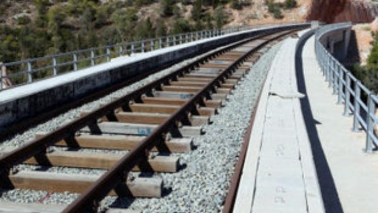 Κομμένα καλώδια προκαλούν προβλήματα σε σιδηροδρομικά δρομολόγια