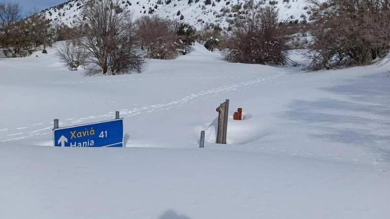 Θάφτηκε στο χιόνι η είσοδος στο φαράγγι της Σαμαριάς (ΦΩΤΟ) 