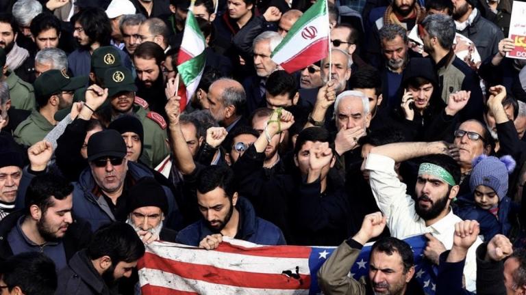 Ογκώδεις διαδηλώσεις στο Ιράν για τον θάνατο του στρατηγού Κασέμ Σουλεϊμανί 