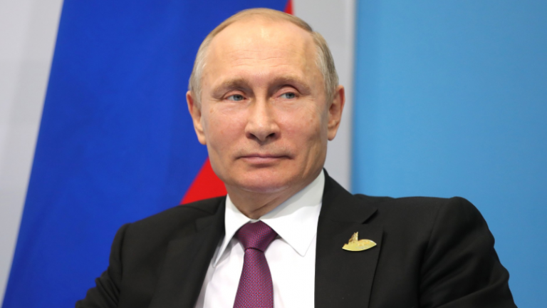 Κρεμλίνο: Δεν αναμένεται συνάντηση Πούτιν-Χαφτάρ εντός της εβδομάδας
