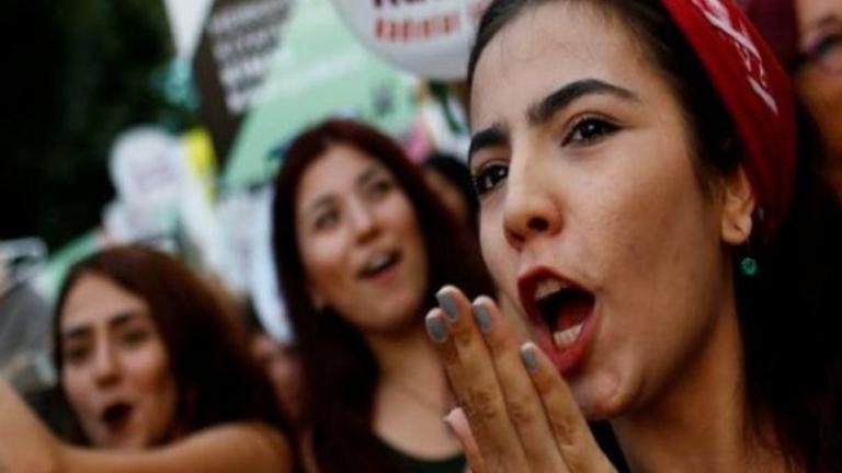 Τουρκία: Νομοσχέδιο βγάζει λάδι τους βιαστές ανήλικων κοριτσιών «Παντρέψου τον βιαστή σου» - Κύμα αντιδράσεων για το «Παντρέψου τον βιαστή σου»