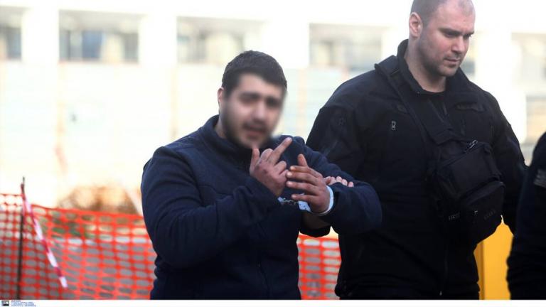 Δολοφονία Τοπαλούδη: Προκλητικός ο Έλληνας κατηγορούμενος, έβριζε όσους ήταν έξω από το δικαστήριο