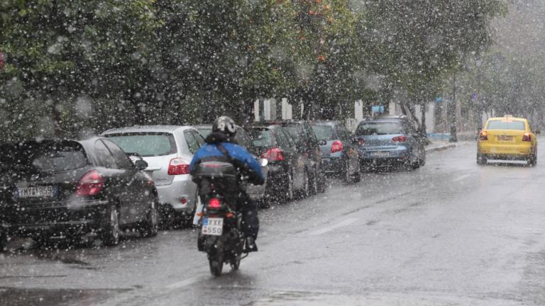 Τσουχτερό κρύο και χιόνια στα βόρεια προάστια της Αττικής