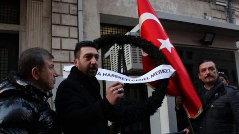 Διαδήλωση Τούρκων εθνικιστών έξω από το Ελληνικό προξενείο στην Κωνσταντινούπολη