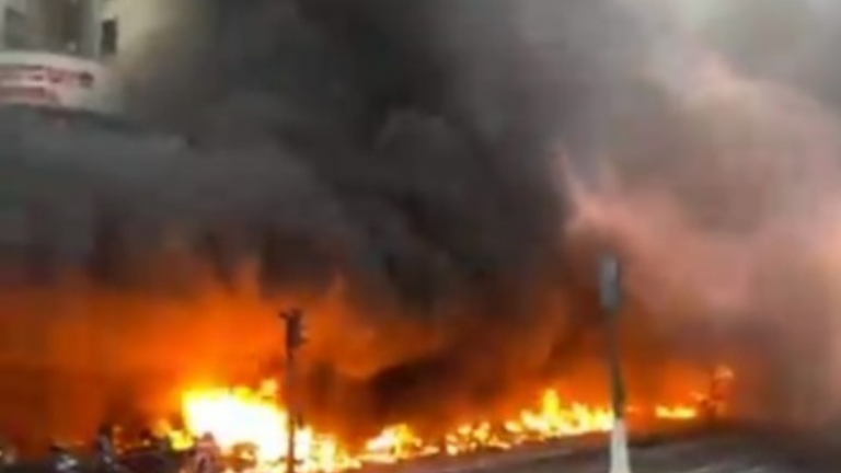 Μεγάλη πυρκαγιά σε εξέλιξη στην περιοχή Γκαρ ντε Λιόν του Παρισιού