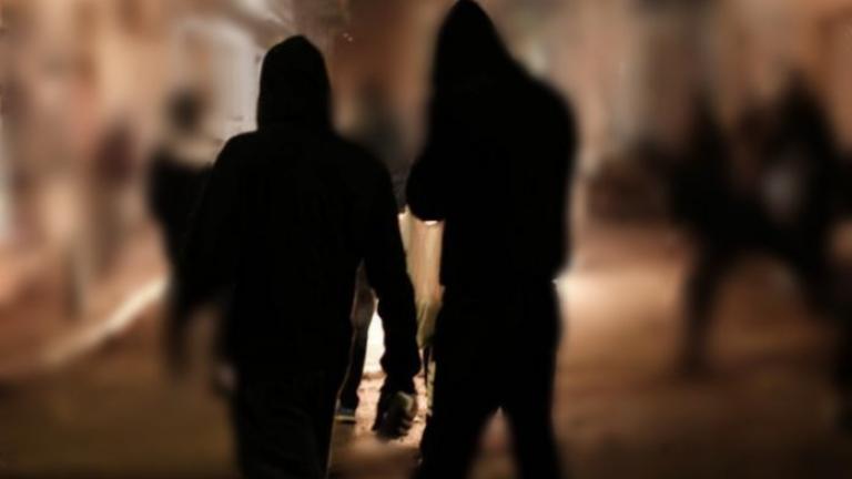 Λέσβος: Οπλισμένοι νεαροί με κράνη κάνουν επιθέσεις κατά μελών ΜΚΟ
