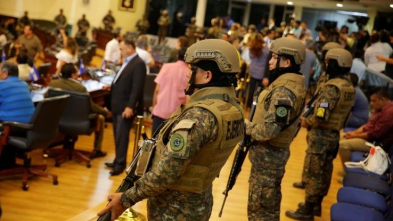 Ελ Σαλβαδόρ: Στρατιωτική εισβολή στο κοινοβούλιο για να εγκριθεί... ένα δάνειο