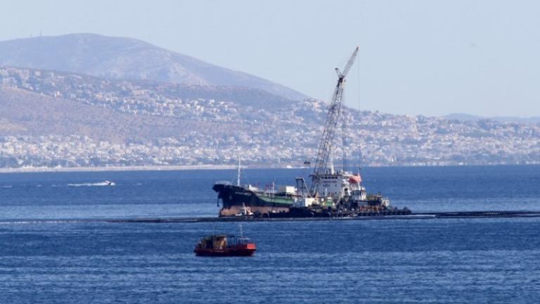  Κερατσίνι: Αντιμετωπίστηκε η ρύπανση που προκλήθηκε από δεξαμενόπλοιο