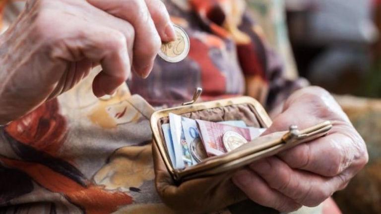 Πότε καταβάλλονται οι συντάξεις Μαρτίου - Οι ημερομηνίες για όλα τα Ταμεία