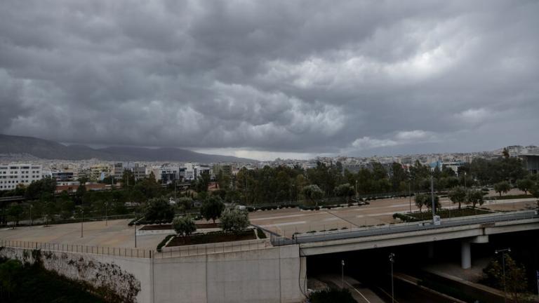 Καιρός Κυριακή 16/2: Νεφώσεις και τοπικές βροχές