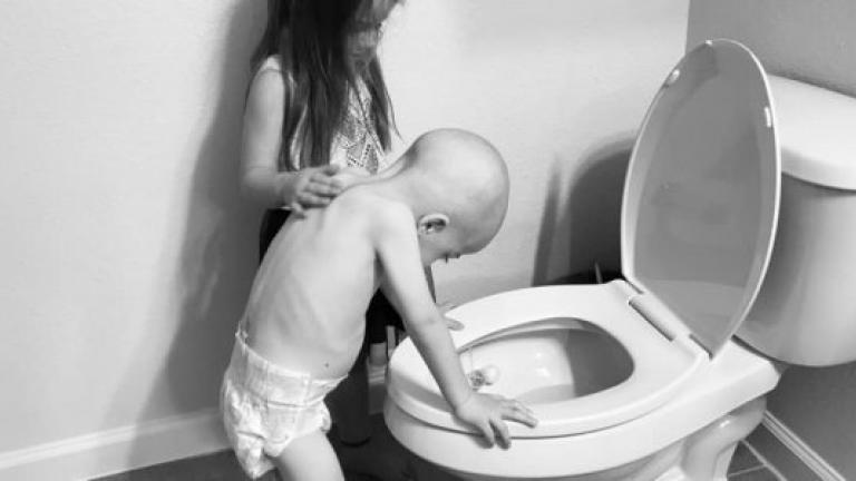 Παιδικός καρκίνος: Η φωτογραφία «γροθιά στο στομάχι» που έγινε viral