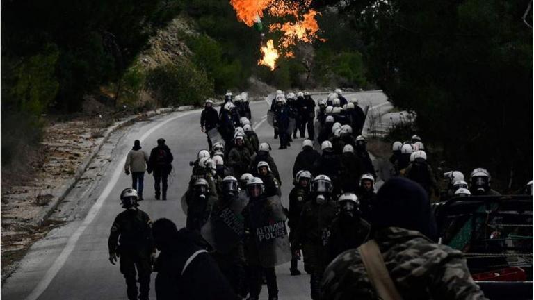 Το χρονικό των συγκρούσεων διαδηλωτών και αστυνομικών (ΦΩΤΟ)