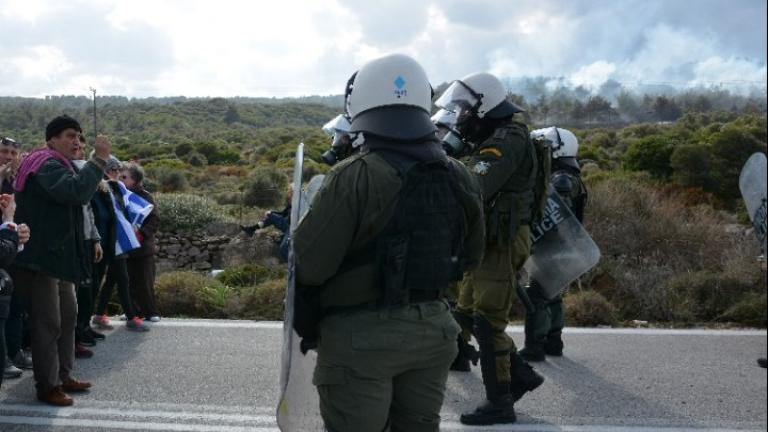 Μυτιλήνη: Αναχώρησαν τα ΜΑΤ - Πρωτοβουλίες της κυβέρνησης για εκτόνωση