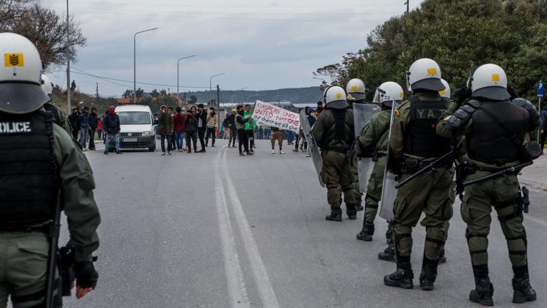 Υπερψηφίστηκε η τροπολογία για σύσταση μητρώου μελών και εργαζομένων σε ΜΚΟ