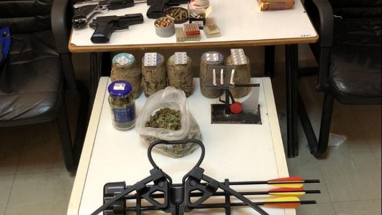 Πέλλα: Ναρκωτικά θαμμένα στην αυλή και πιστόλια στο σπίτι του είχε 53χρονος