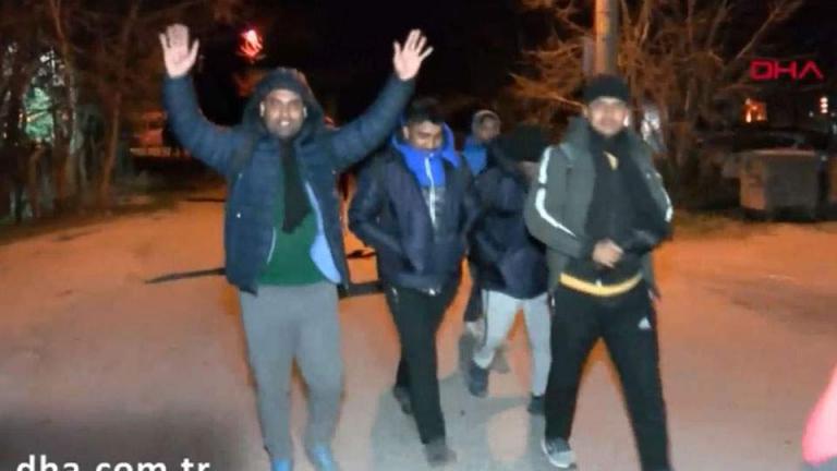 Τουρκικά ΜΜΕ: «Δεκάδες πρόσφυγες κατευθύνονται στα σύνορα με την Ελλάδα» (ΒΙΝΤΕΟ)