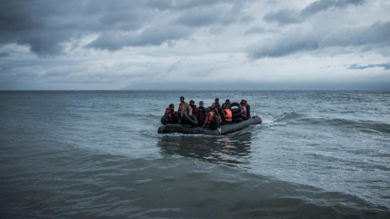Περισσότεροι από 300 πρόσφυγες και μετανάστες έφτασαν σε ελληνικά νησιά το τελευταίο 24ωρο