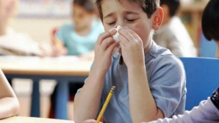 Παραμονεύει η γρίπη: Κάλεσμα για προμήθεια αντισηπτικών στα σχολεία