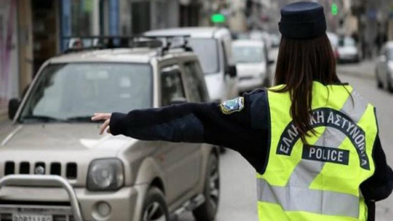 «Βροχή» οι κλήσεις για παρκάρισμα σε ράμπες ΑμΕΑ σε Αθήνα - Πειραιά