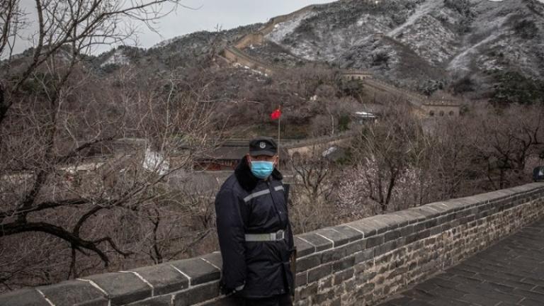H Κίνα κλείνει τα σύνορα στους ξένους και μειώνει δραστικά τις διεθνείς πτήσεις