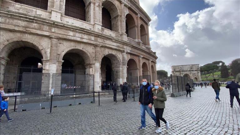 Ο τσέχος πρωθυπουργός λέει πως η Ρώμη πρέπει να απαγορεύσει στους Ιταλούς να ταξιδεύουν στην Ευρώπη 
