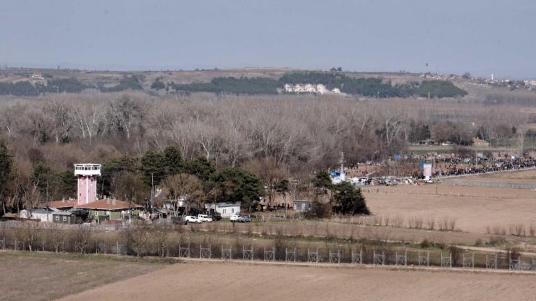 Στήνουν καταυλισμούς στα σύνορα - Ελπίζουν με αύξηση της πίεσης να περάσουν - Η Άγκυρα από πίσω;