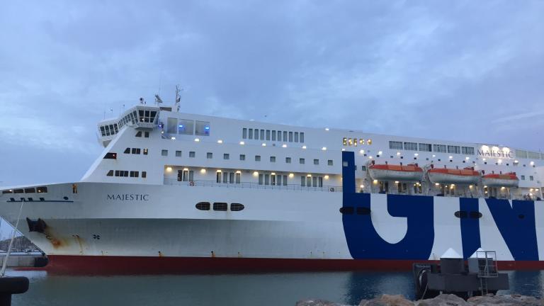 Kοροναϊός: Σε απομόνωση μέλη του πληρώματος και εργάτες σε πλοίο στο λιμάνι της Νάπολης