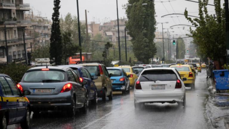 Κίνηση τώρα: Πολλά προβλήματα στους δρόμους λόγω βροχής  - Δείτε live την κίνηση