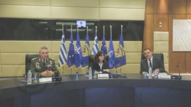Η Κατ. Σακελλαροπούλου στο υπ. Εθνικής Άμυνας . Συνομιλία με την ανθυπολοχαγό στις Καστανιές Έβρου
