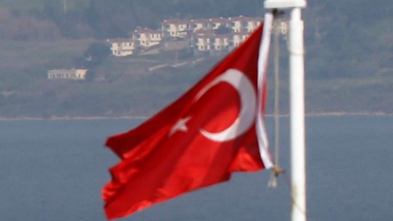 Έφτασε στην Τουρκία το τρίτο πλωτό γεωτρύπανο που αγόρασε η Άγκυρα τον περασμένο μήνα