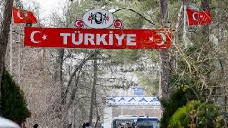 Επανέρχεται στο προσφυγικό με απειλές η Τουρκία