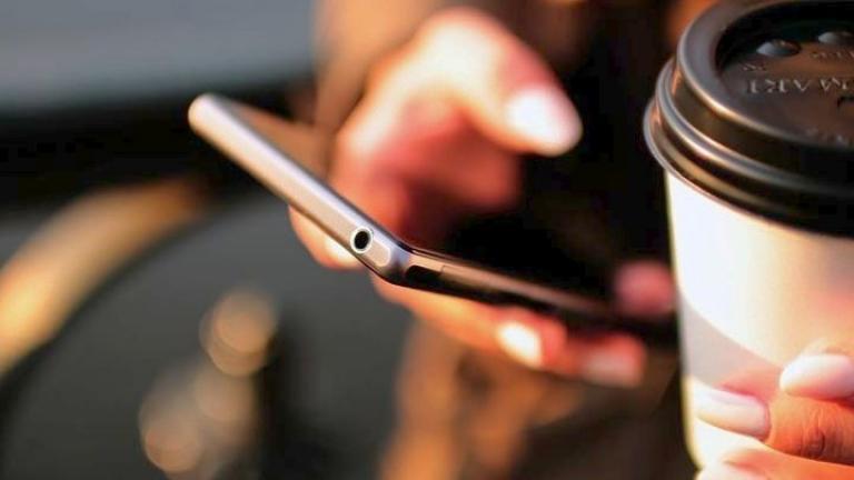 Υπάρχει εφαρμογή στα κινητά που επιτρέπει να εντοπίζει εάν οι αποκλεισμένοι τηρούν την καραντίνα